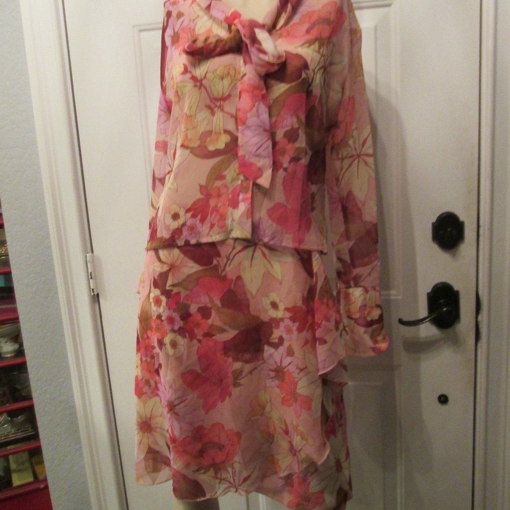 new DEVAN 2 pc set FLORAL pink skirt & blouse Sz 6